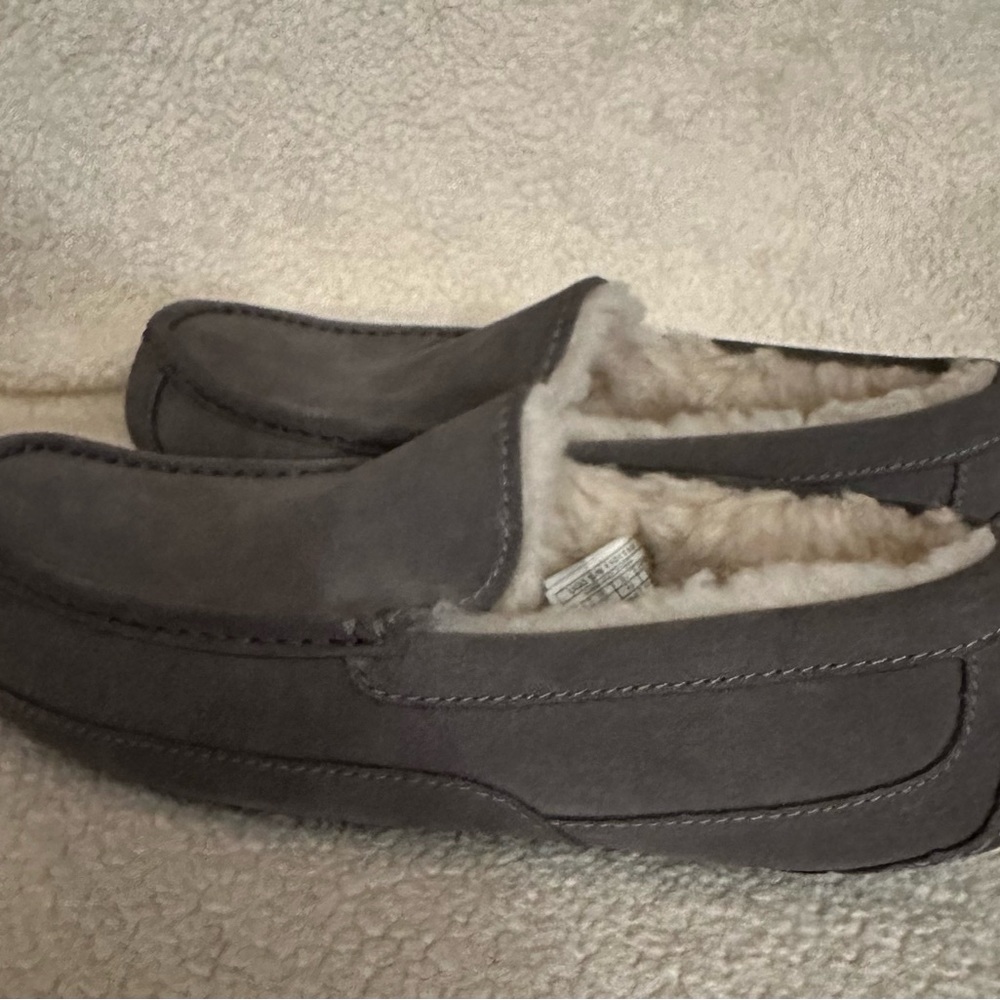 UGG WOMENS ANSLEY Moccasin Slippers, Size 9